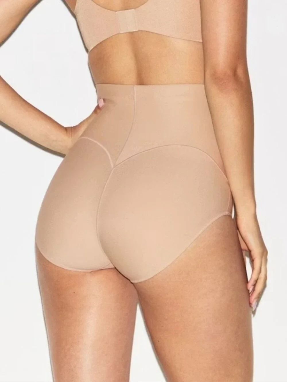 SKIMS Body Core Sculpt Butt Lifting Brief Cream Clay Women Medium NEW - Picture 1 of 7